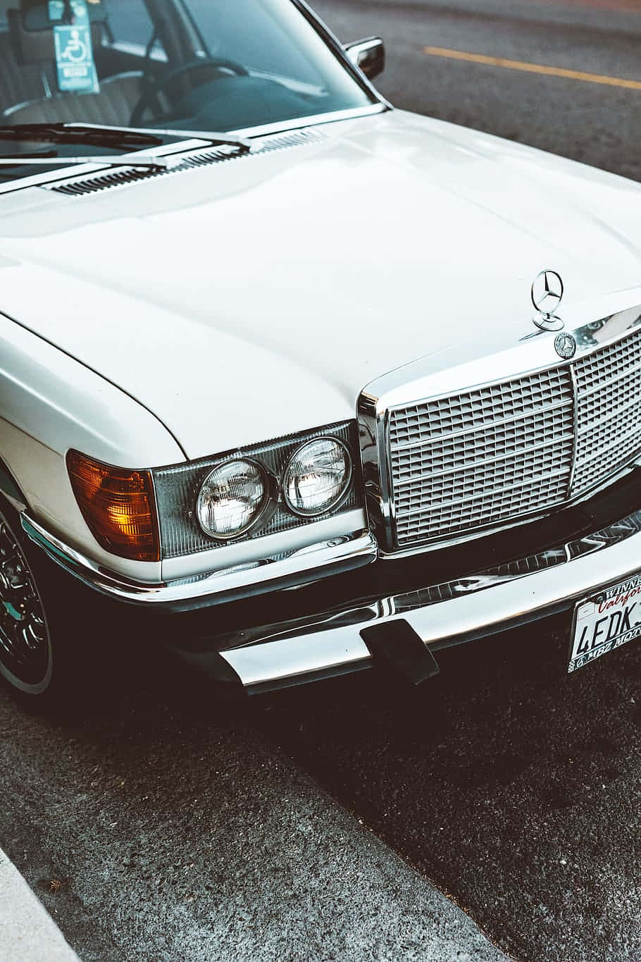 Mercedes White Vintage Classic Iphone Background