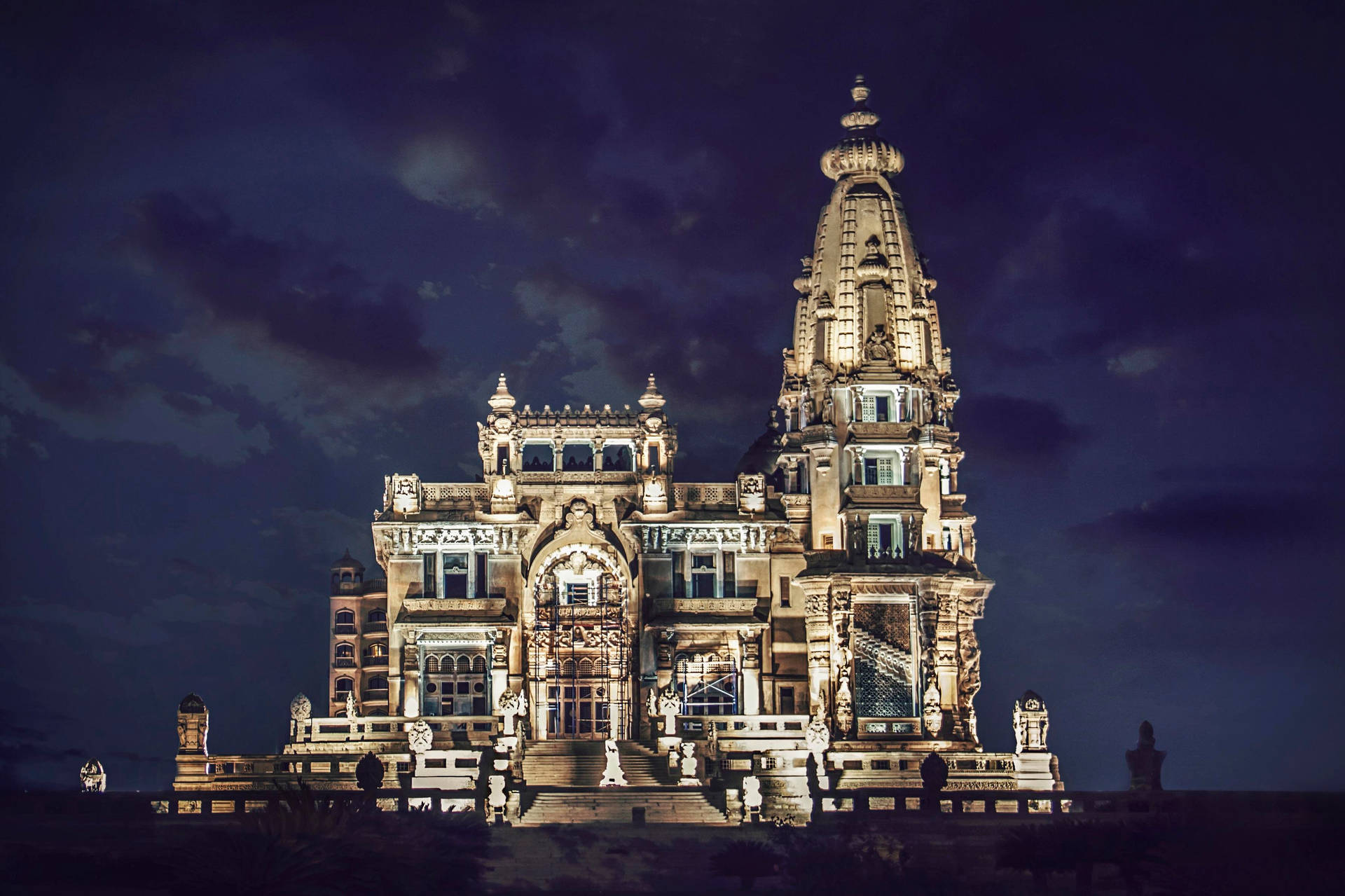 Mesmerizing Architecture Of Hindu Palace In Cairo Background