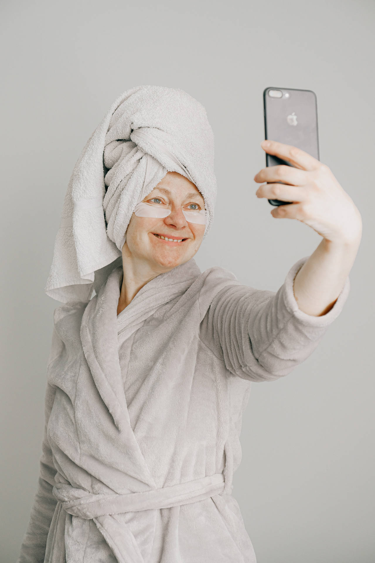 Mesmerizing Beauty Of Iphone After Shower Selfie