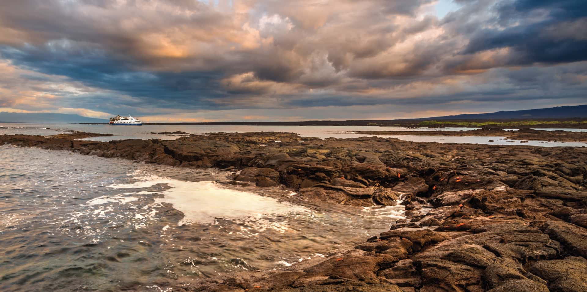 Mesmerizing Galapagos Islands Bay Rock Formation Background