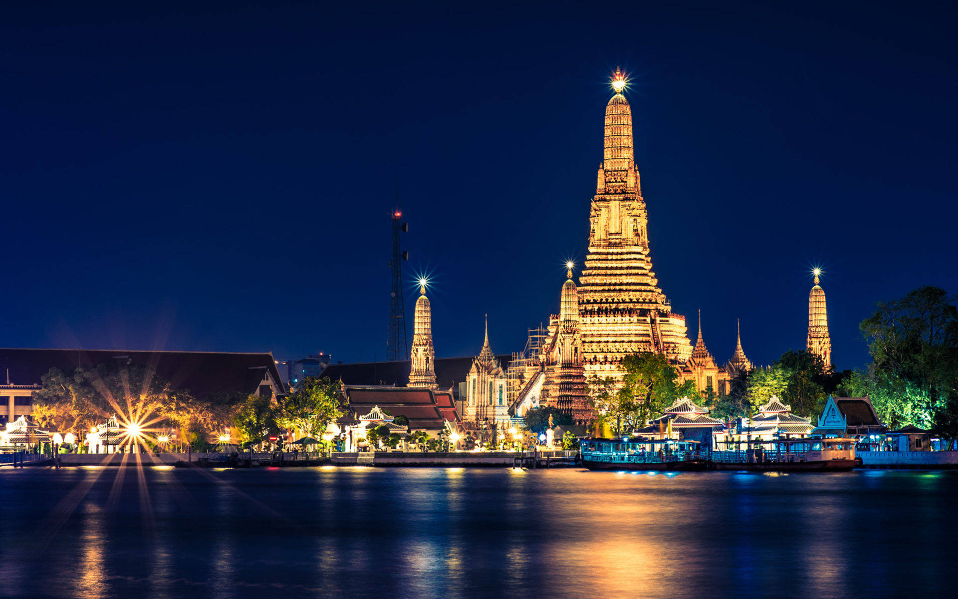 Mesmerizing Night View Of Wat Arun In Bangkok Background