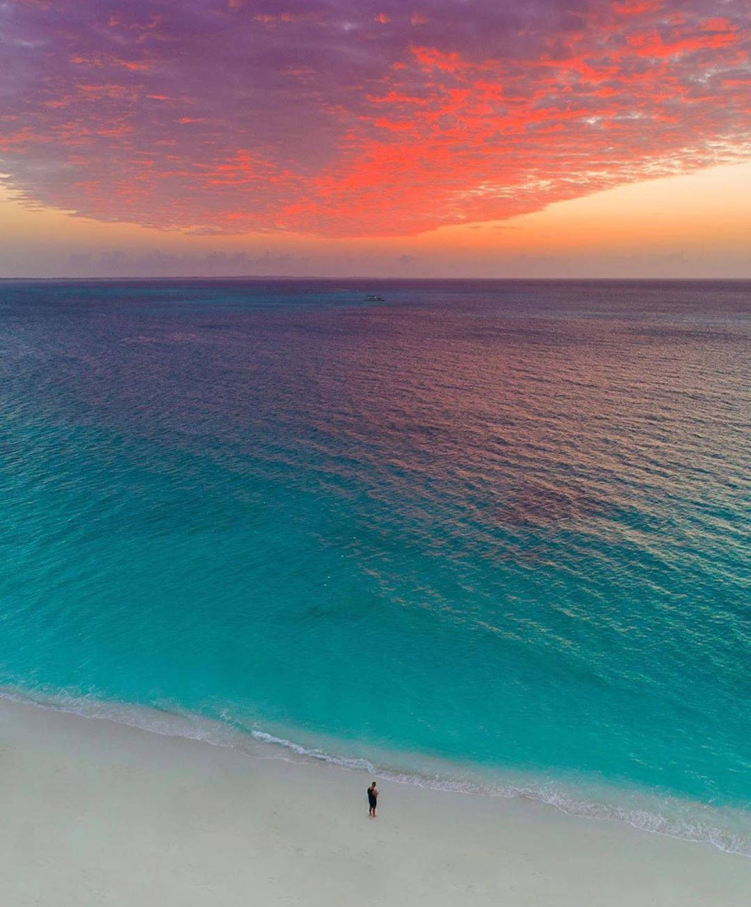 Mesmerizing Sunset - Turks And Caicos Background