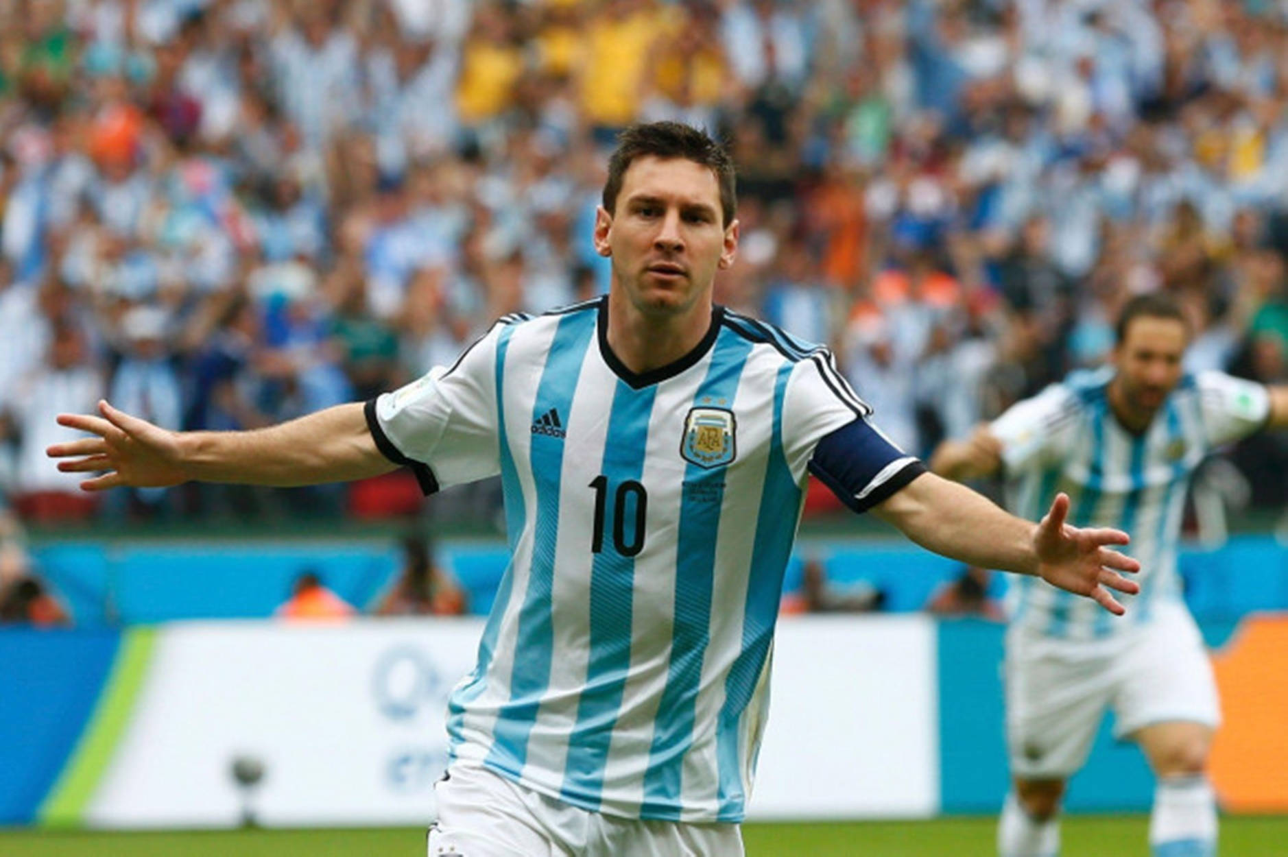 Messi Argentina Serious Run Background