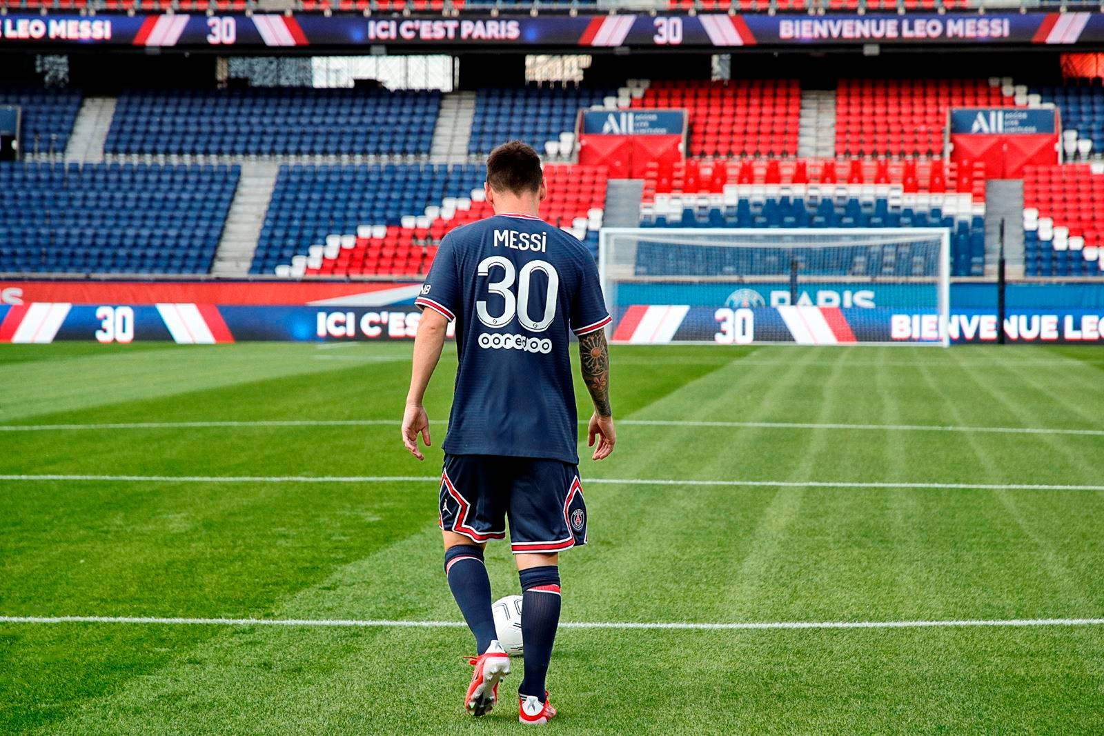Messi Psg Football Field Background