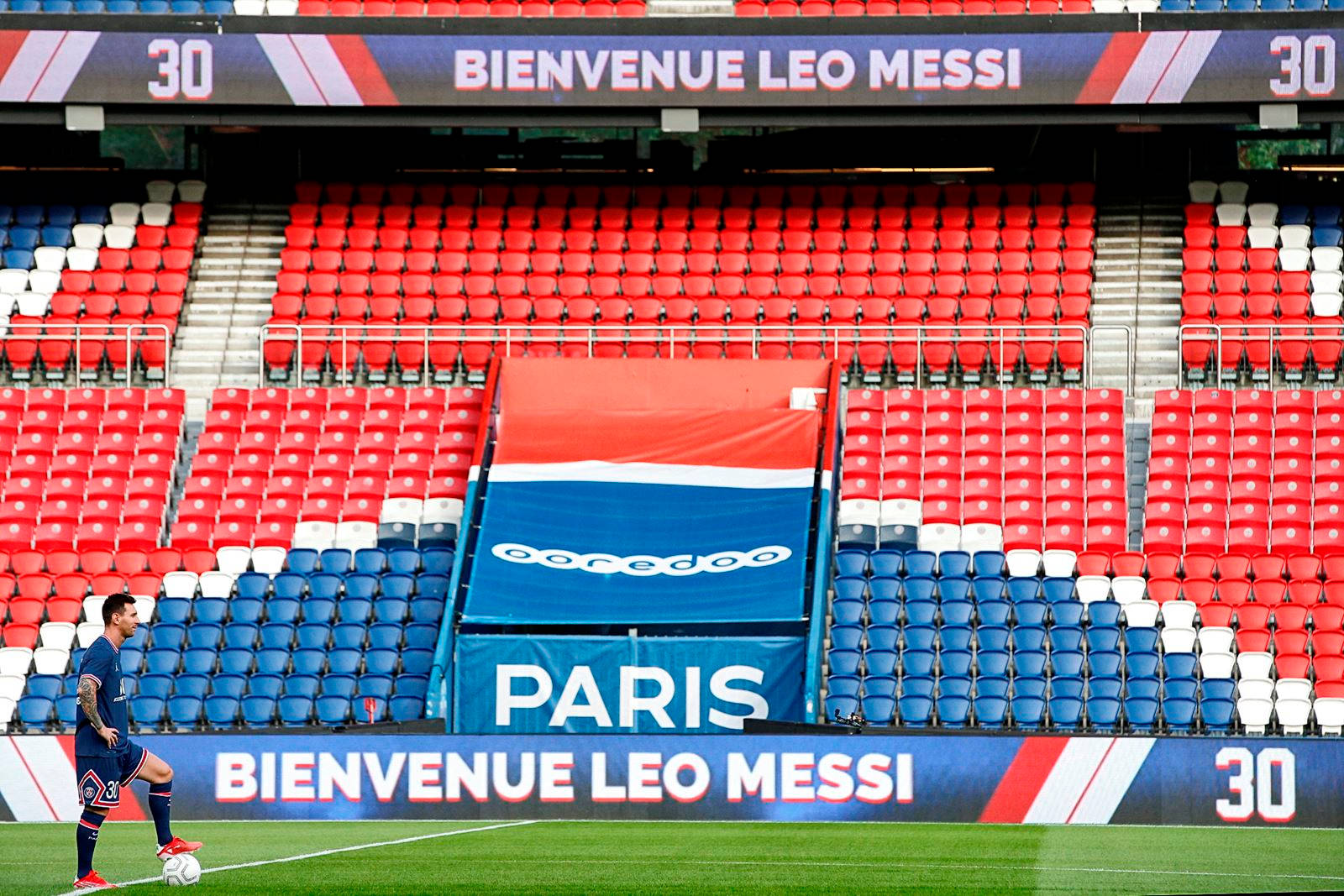 Messi Psg Stadium Seats Background
