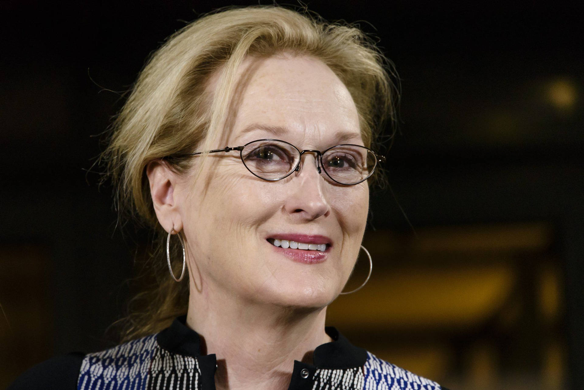 Messy Hair Look Of Meryl Streep Background