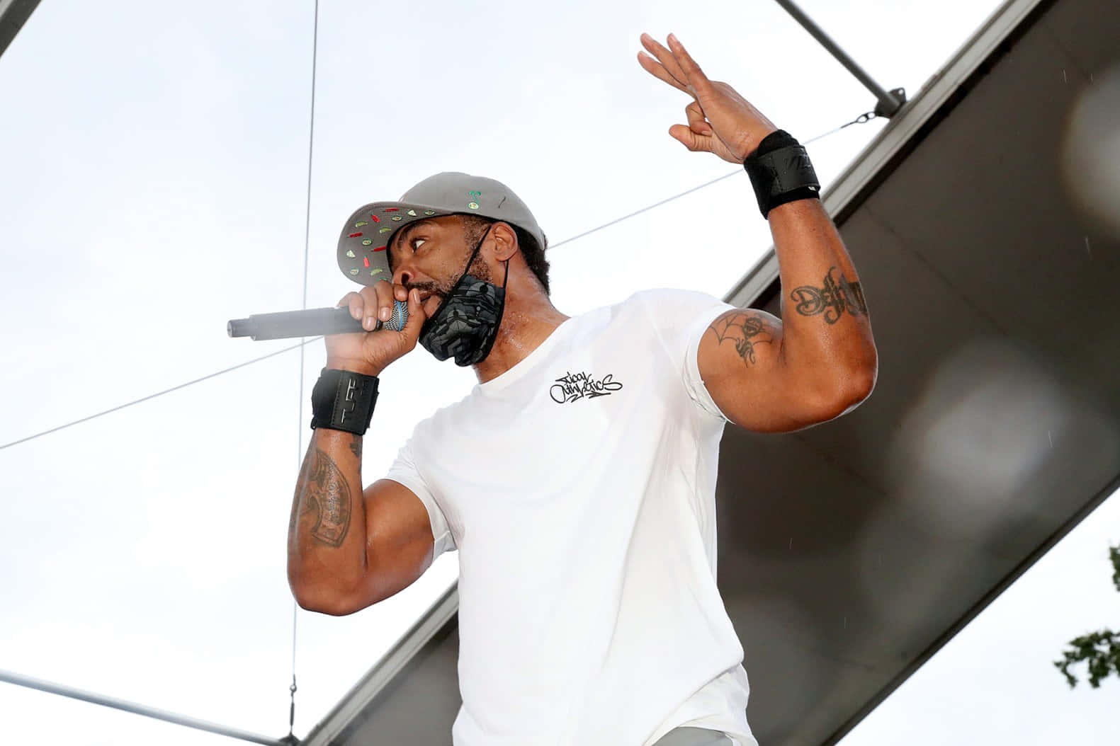 Method Man Performing Liveon Stage Background