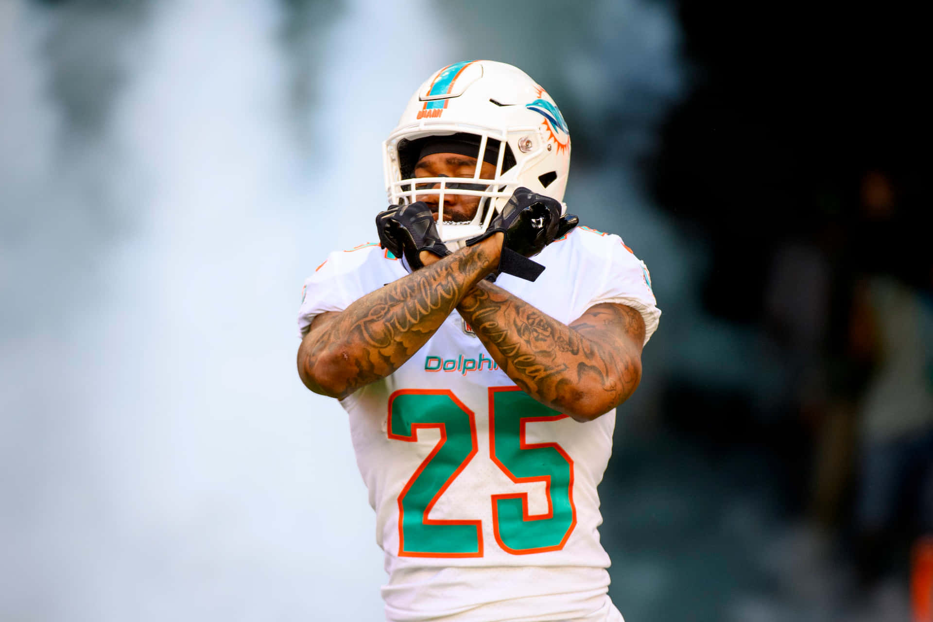 Miami Dolphins Player Xavien Howard Background