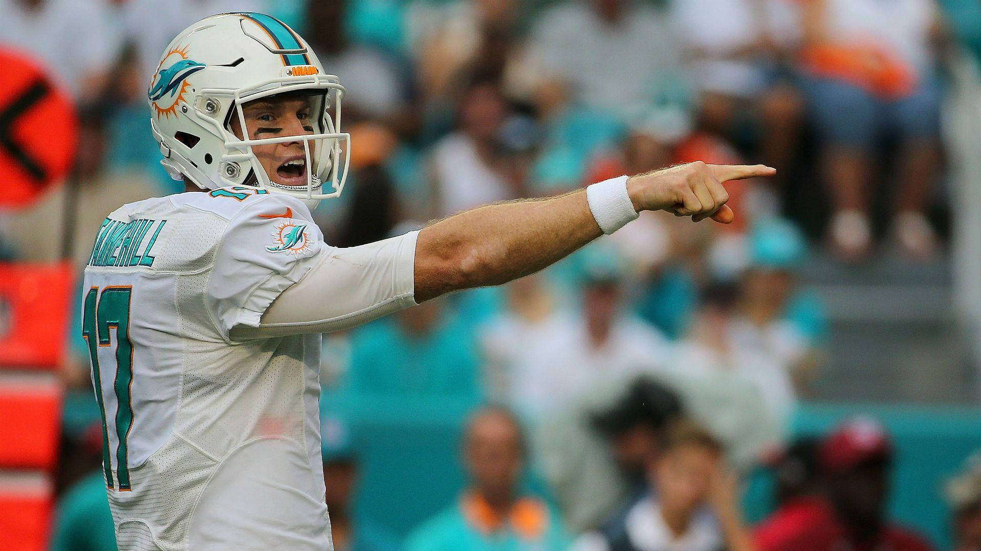 Miami Dolphins Ryan Tannehill Ponting Finger Background