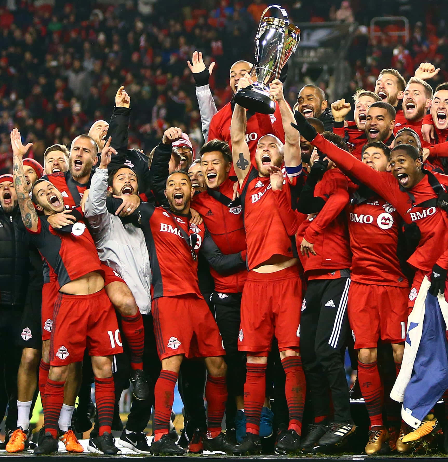 Michael Bradley Holds 2017 Audi Mls Championship Cup Background