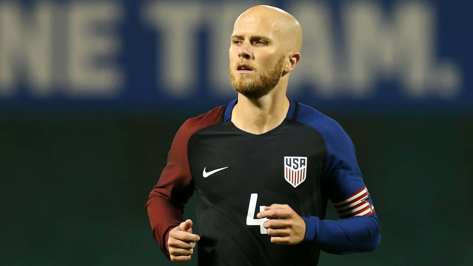 Michael Bradley Jogs At The Field Background