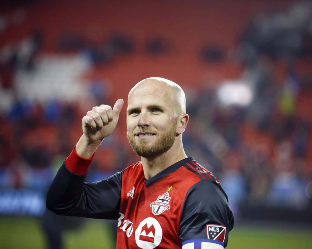 Michael Bradley Thumbs Up To The Crowd Background