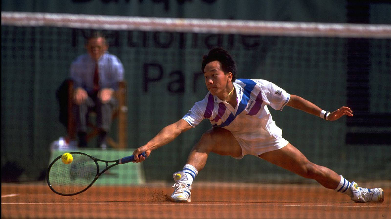 Michael Chang Receiving Ball