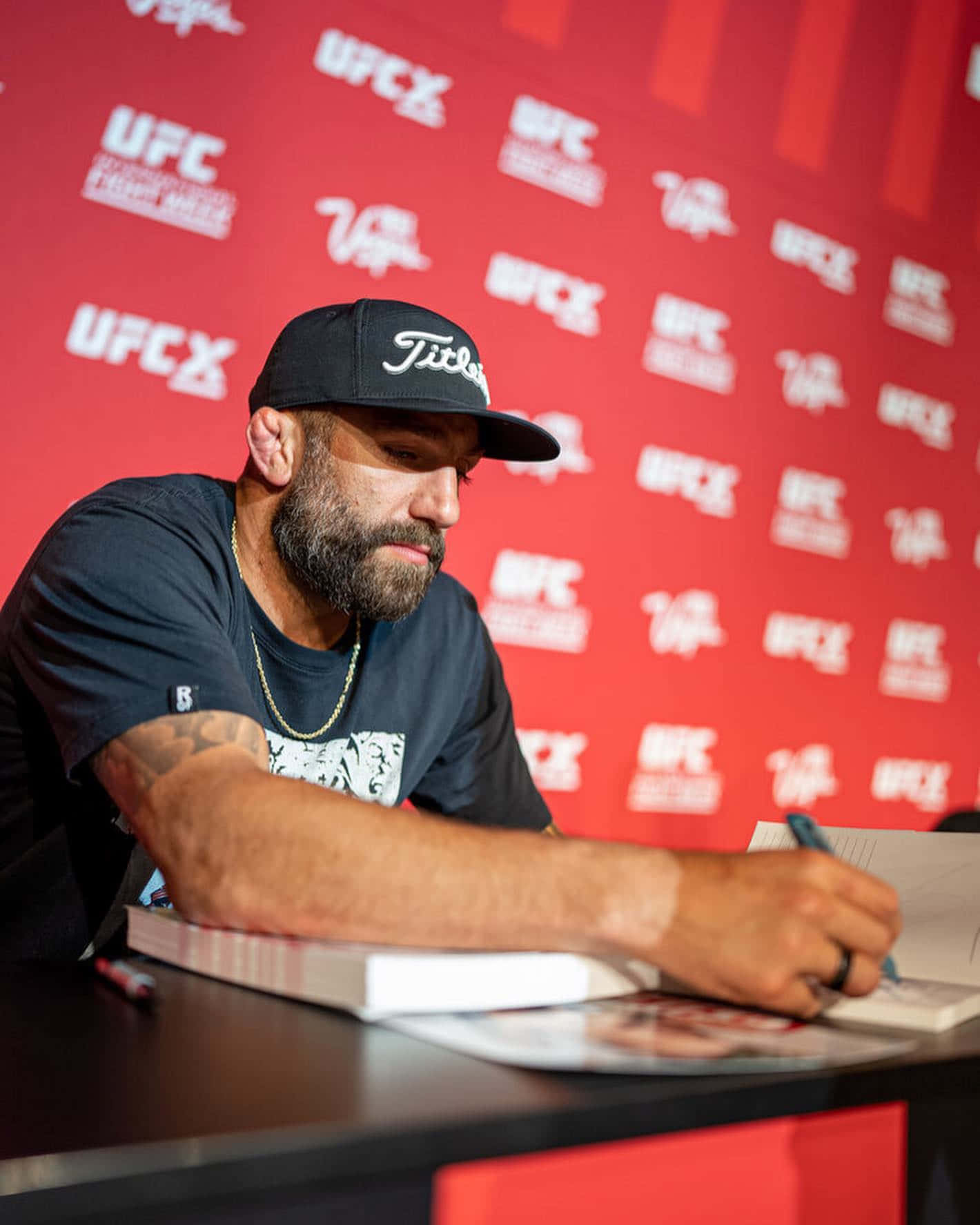 Michael Chiesa Ufc Fan Expo Background