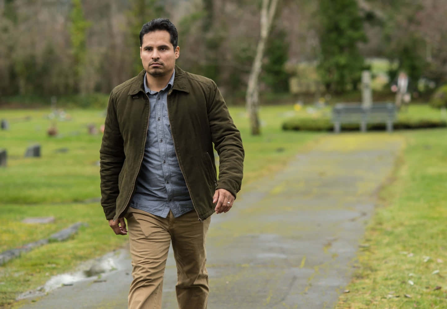 Michael Pena Acting In The Hit Tv Show “narcos” Background