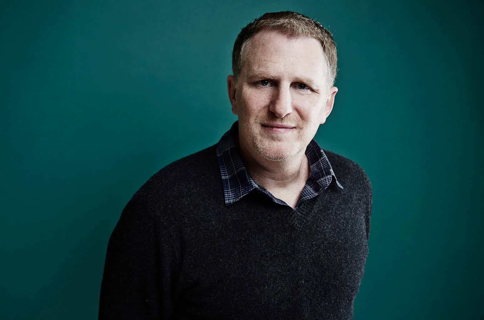 Michael Rapaport Strikes A Casual Pose Background
