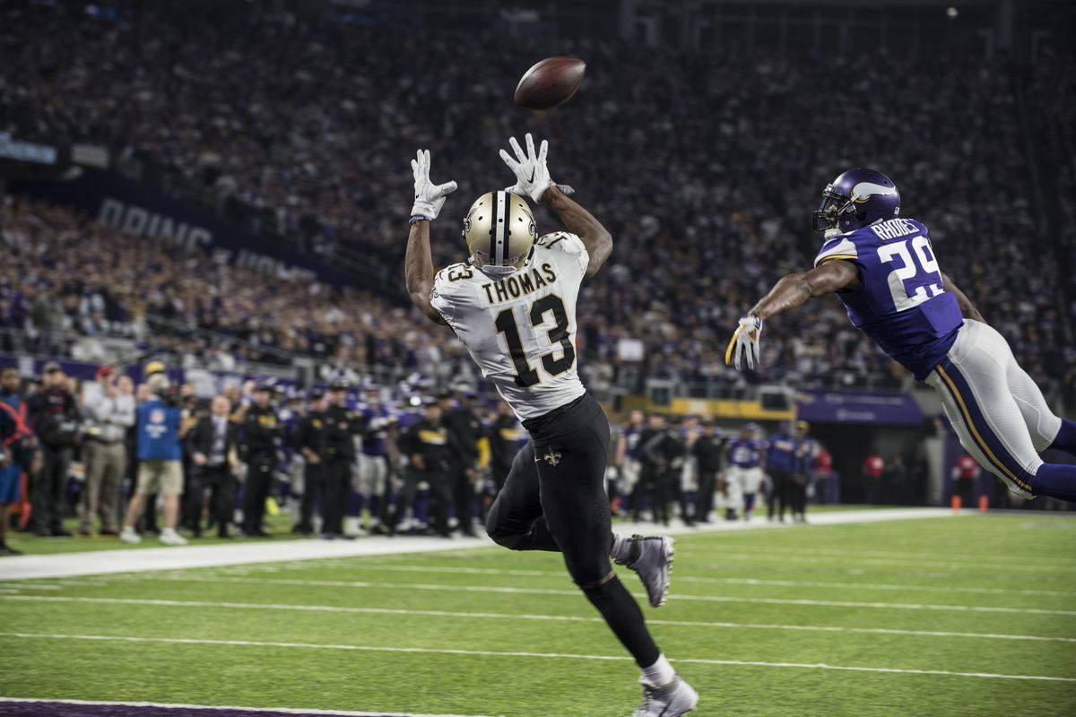 Michael Thomas Catching Ball Background