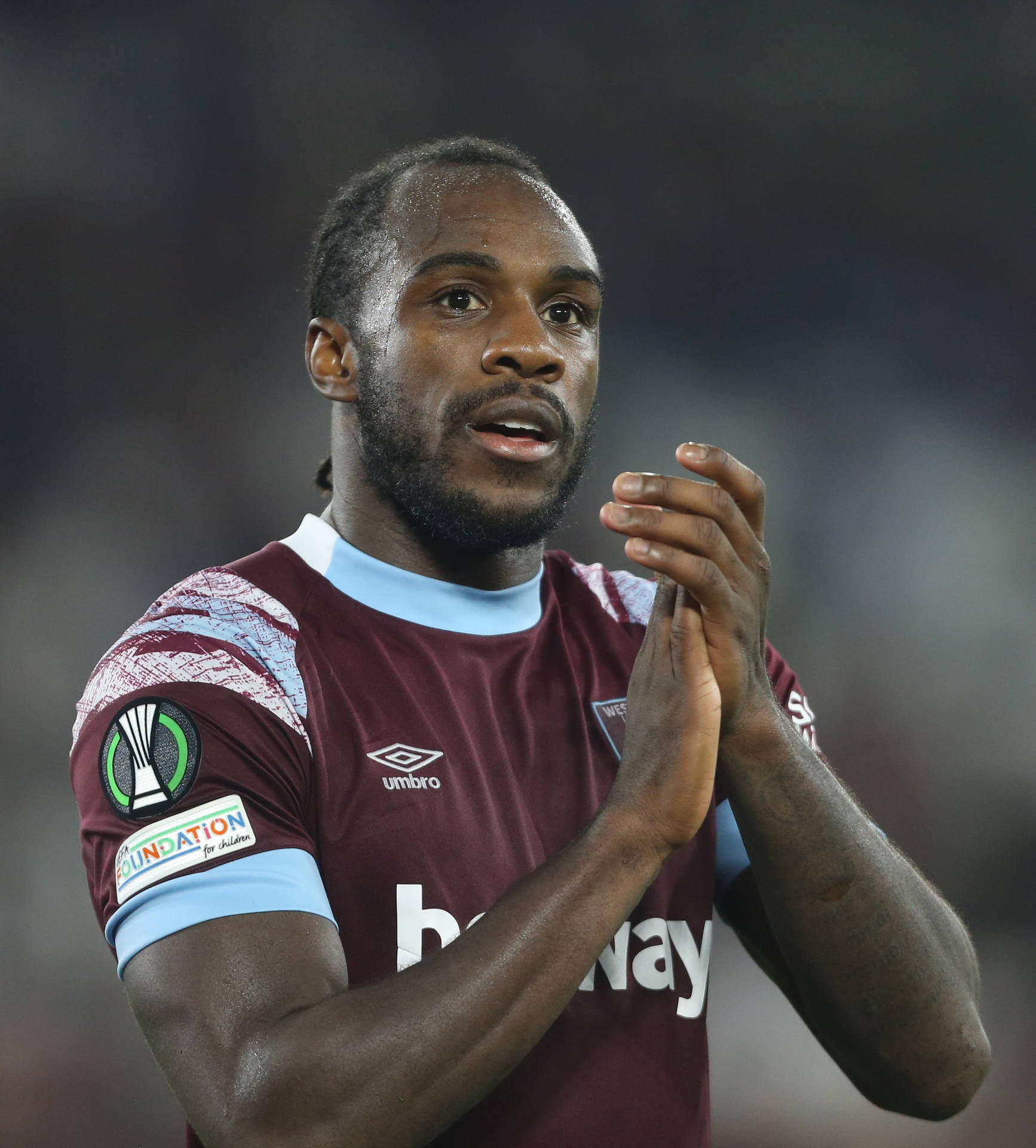 Michail Antonio Clapping Hands Background