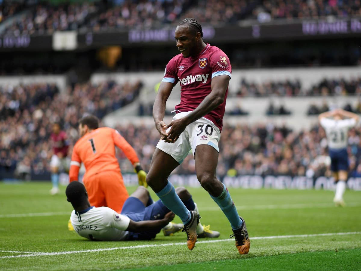 Michail Antonio Heart Gesture Background