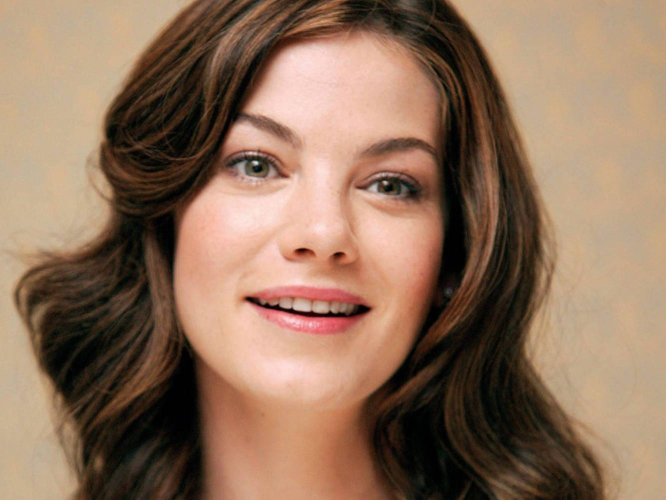 Michelle Monaghan Glowing With Wavy Hair Background