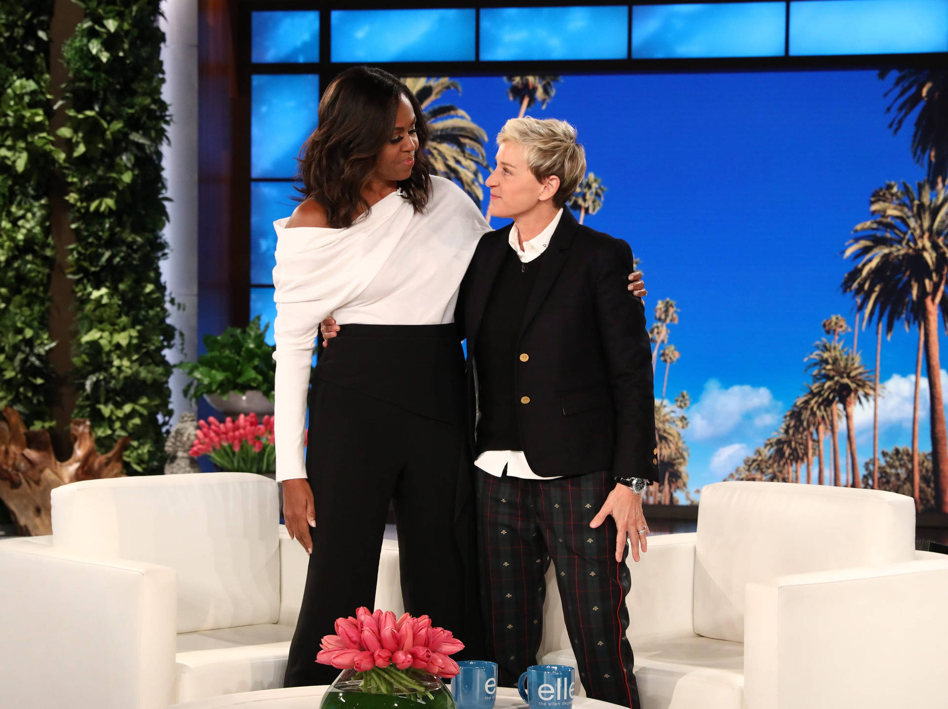 Michelle Obama With Ellen Degeneres Background