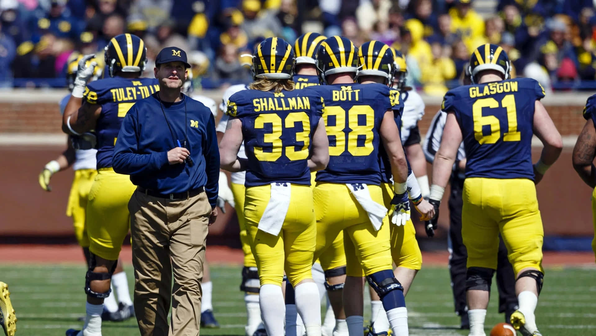 Michigan Football's Win Streak Continues Background