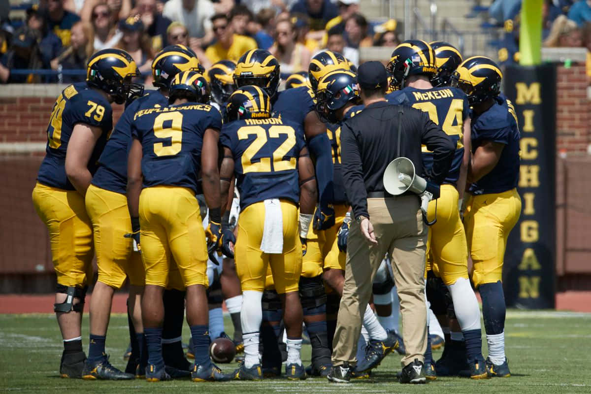 Michigan Wolverines Football Team: Ready To Dominate Background
