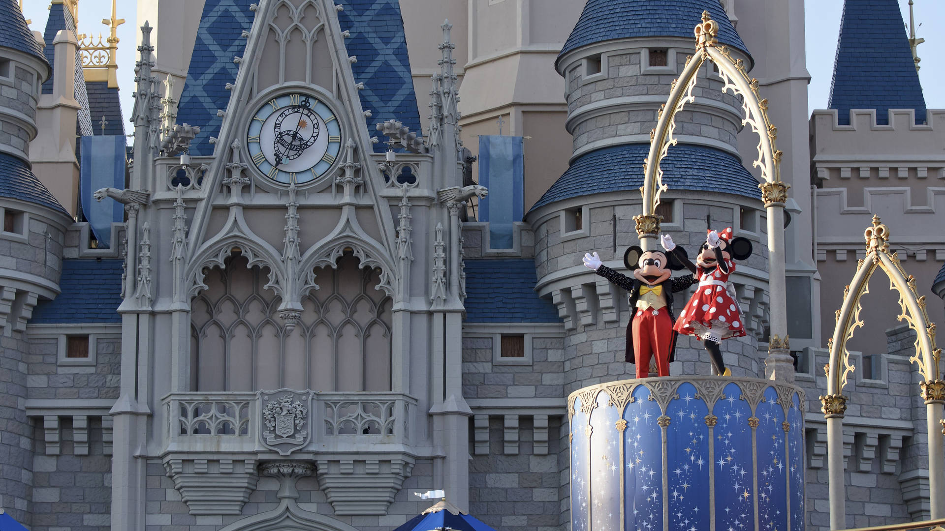 Mickey And Minnie Parade Disney 4k Ultra Wide Background