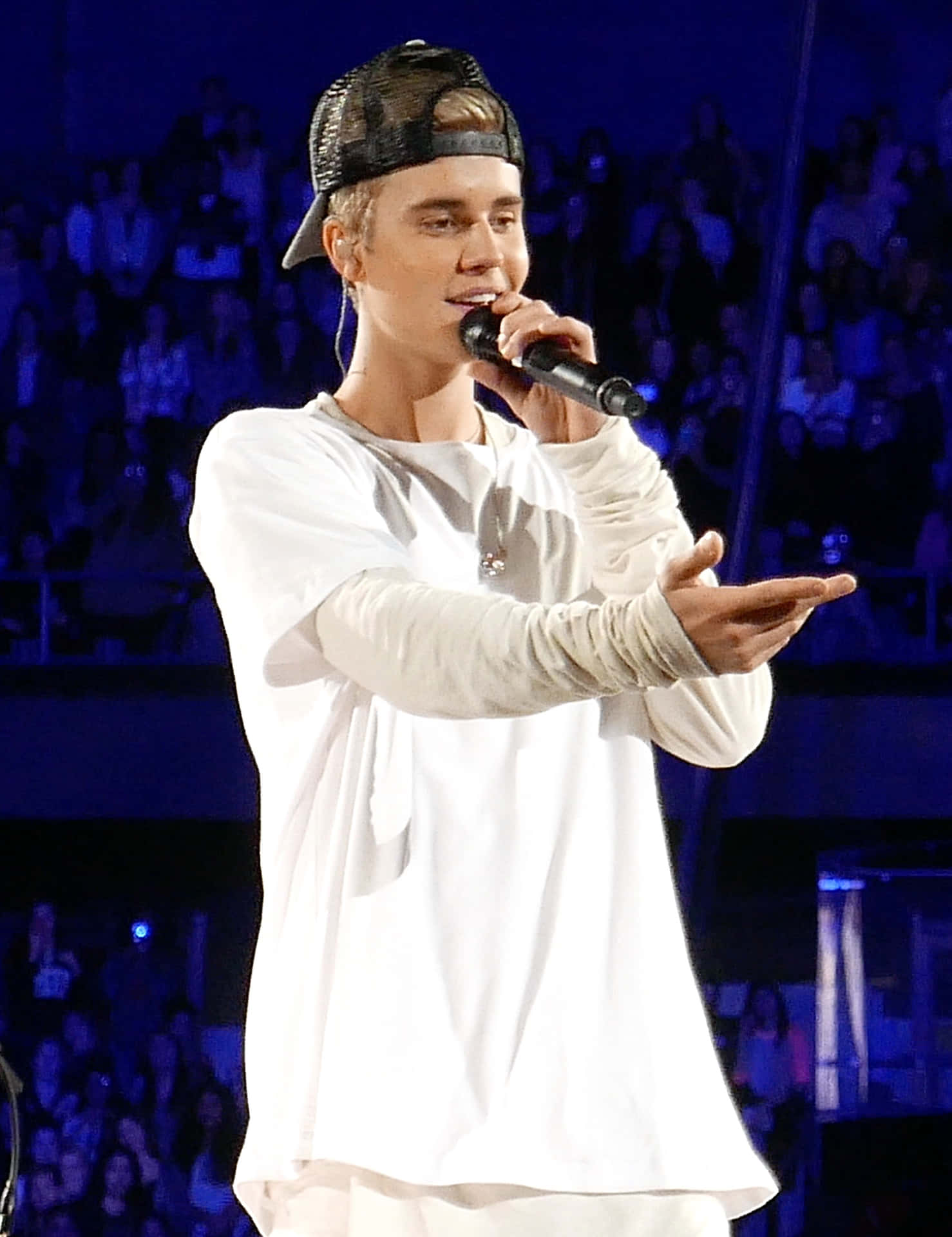 Microphone On Justin Bieber 2015 Background