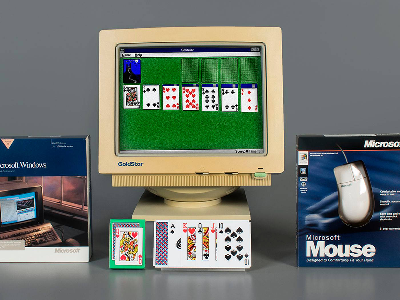 Microsoft Solitaire Klondike On Old Pc Background