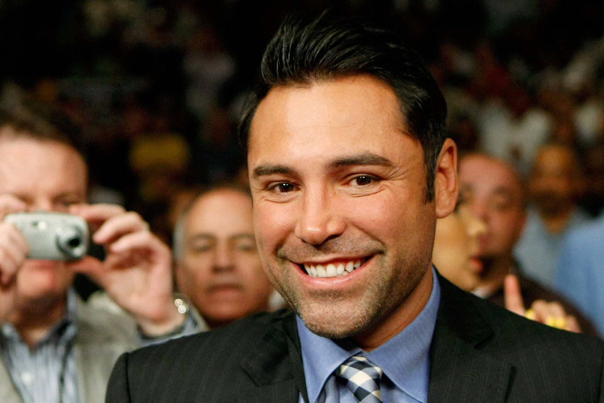 Middle-aged Oscar De La Hoya Background