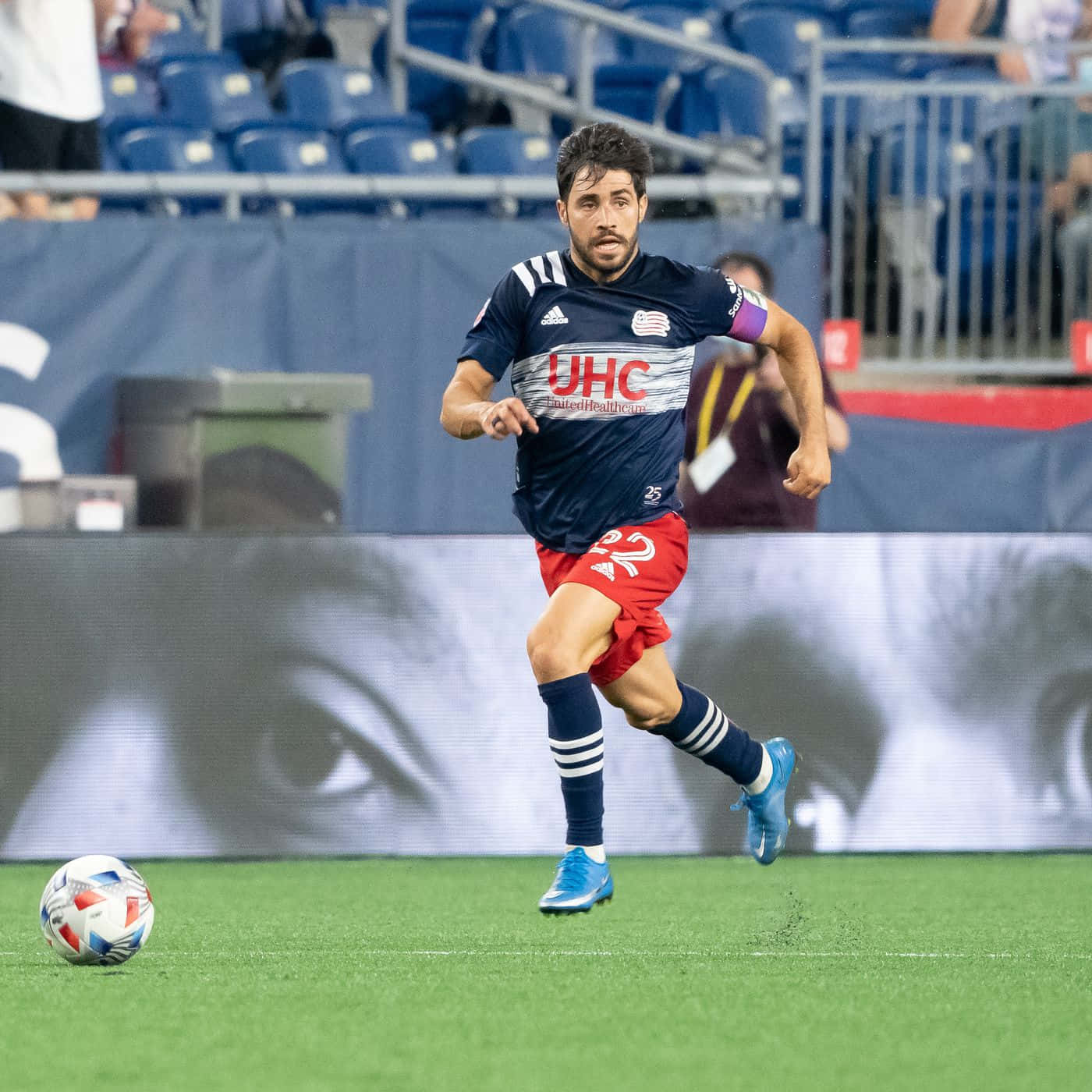 Midfielder Carles Gil Controlling The Ball Background