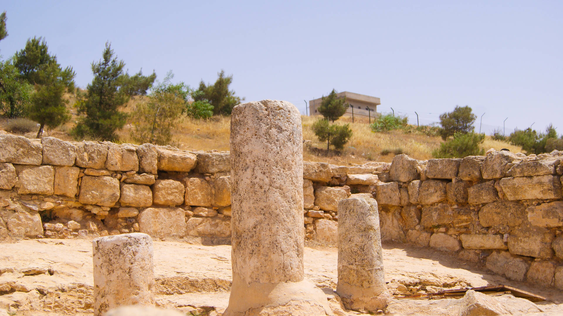Mihrab Tomb Stones Of Jordan Background