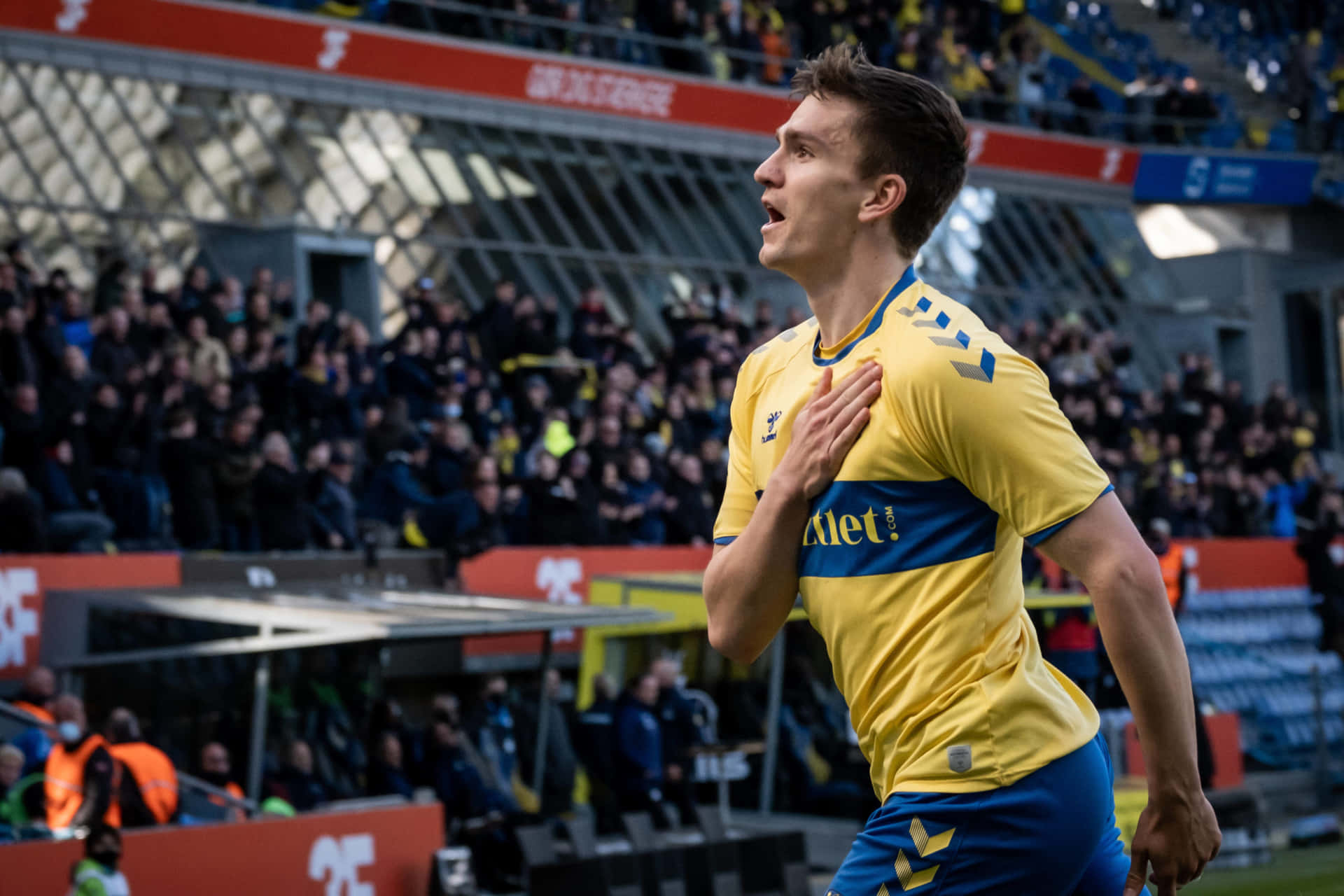 Mikael Uhre Celebrating A Goal Background