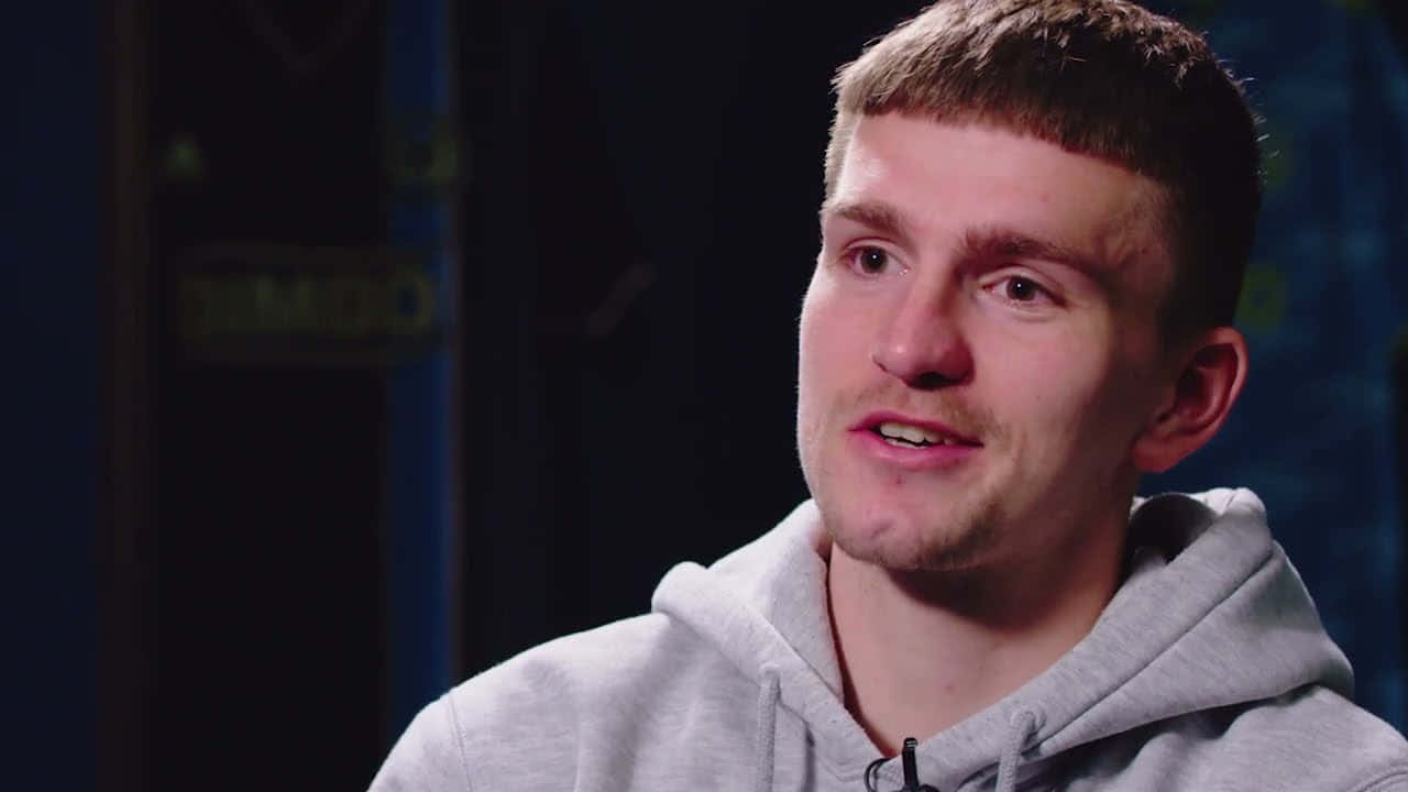 Mikael Uhre Interview Moment Background