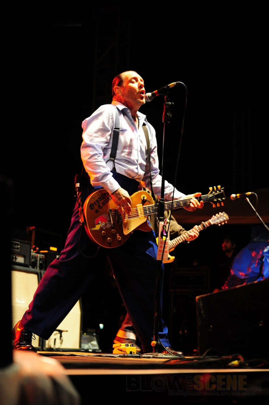 Mike Ness Of Social Distortion Sings Background