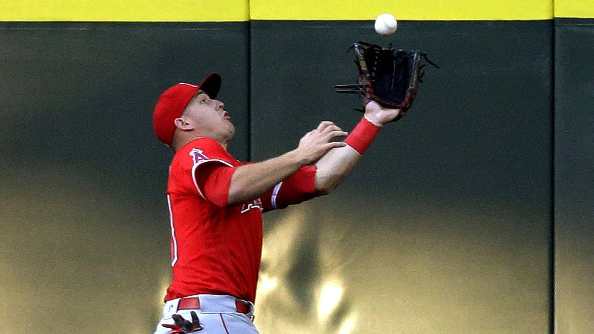 Mike Trout Catching The Ball Background