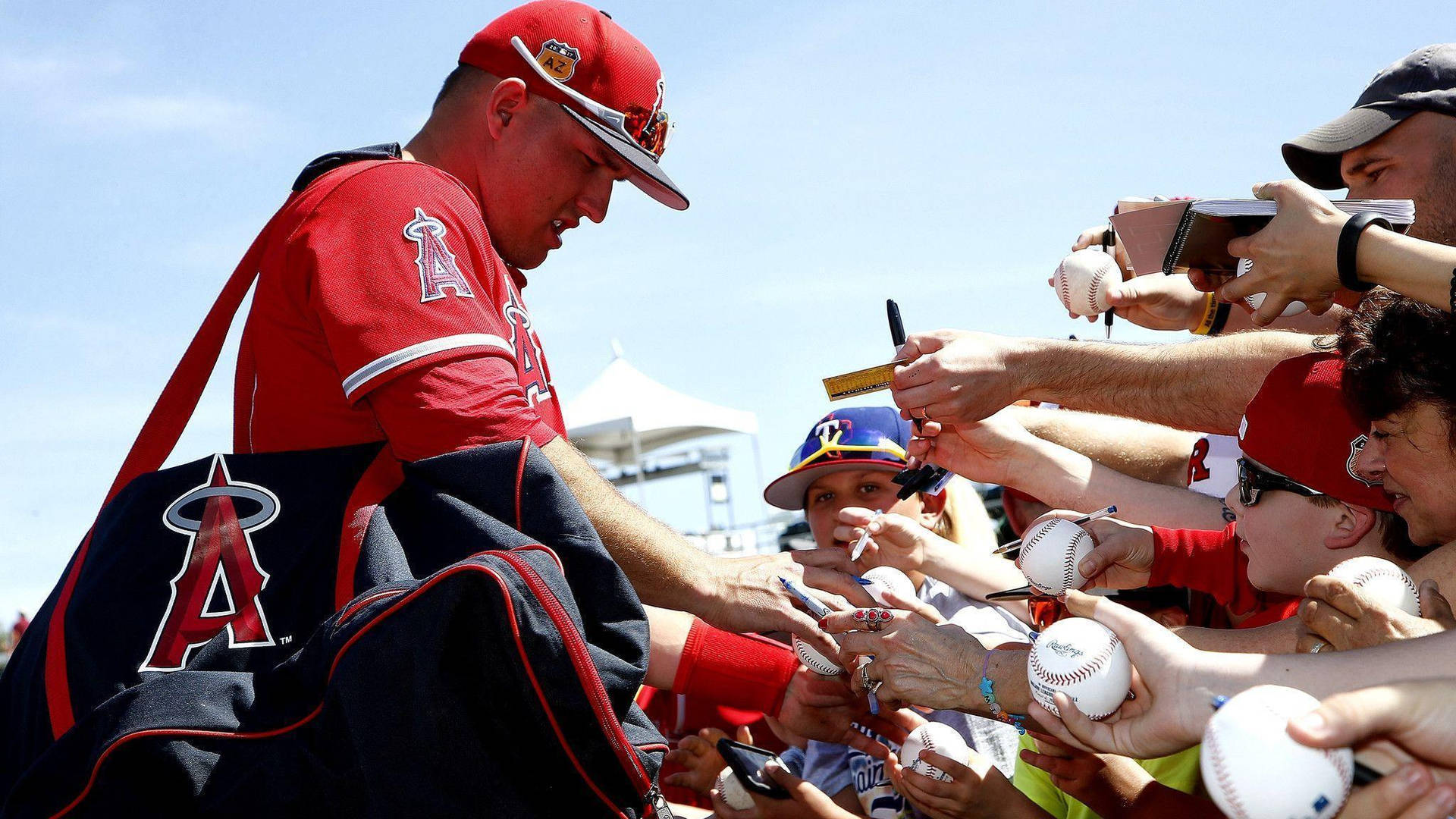Mike Trout Giving Autograph Background