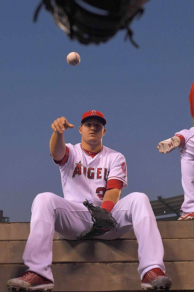 Mike Trout Throwing Ball Background