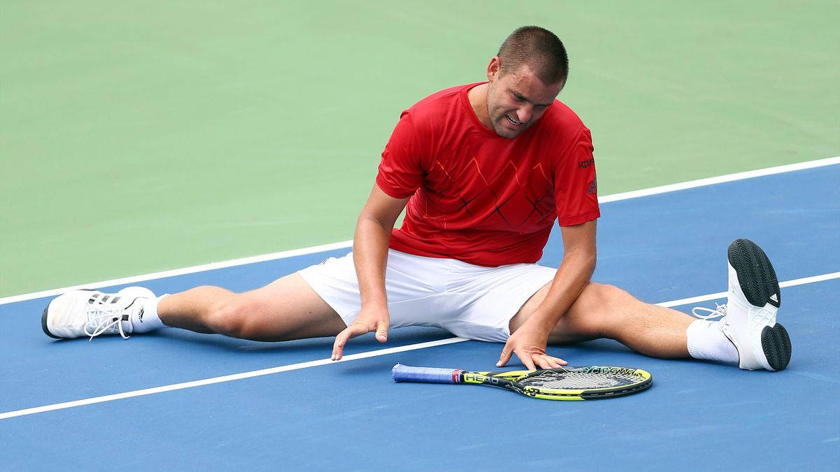 Mikhail Youzhny Stretching Background