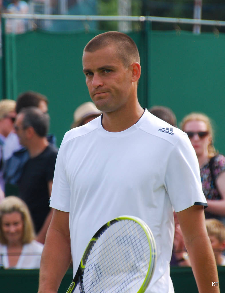 Mikhail Youzhny Walking Phone Background