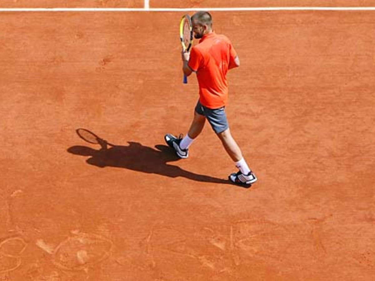 Mikhail Youzhny Walking Top View Background