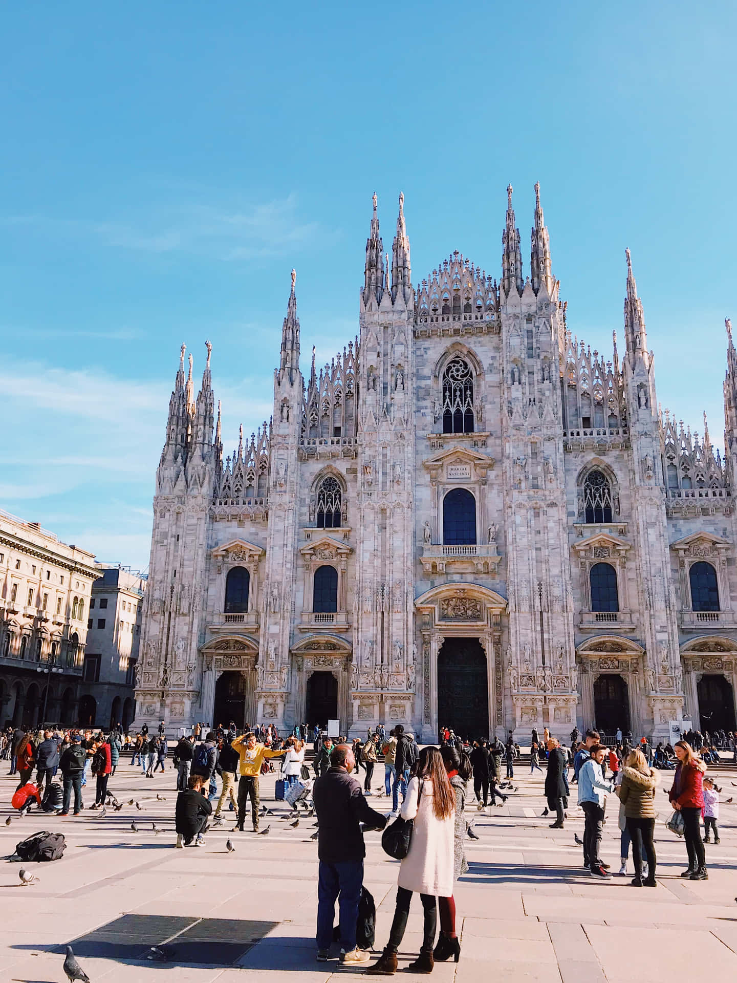 Milan Cathedral Visited By People On Sunny Day Background