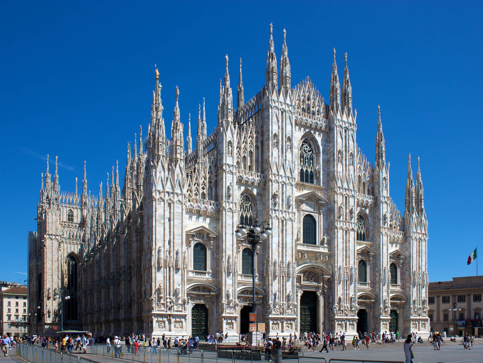 Milan's Famous Cathedral Background