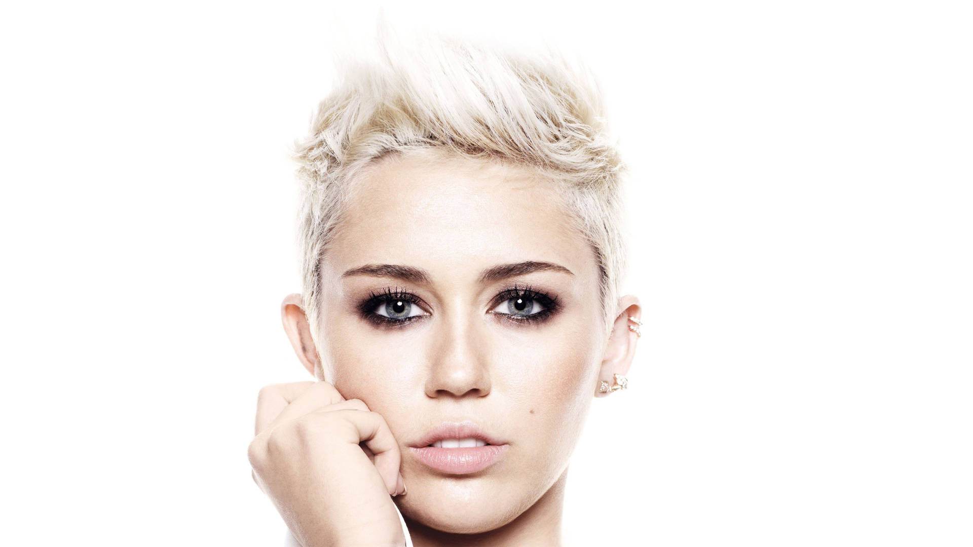 Miley Cyrus With Edgy Pixie Cut Background