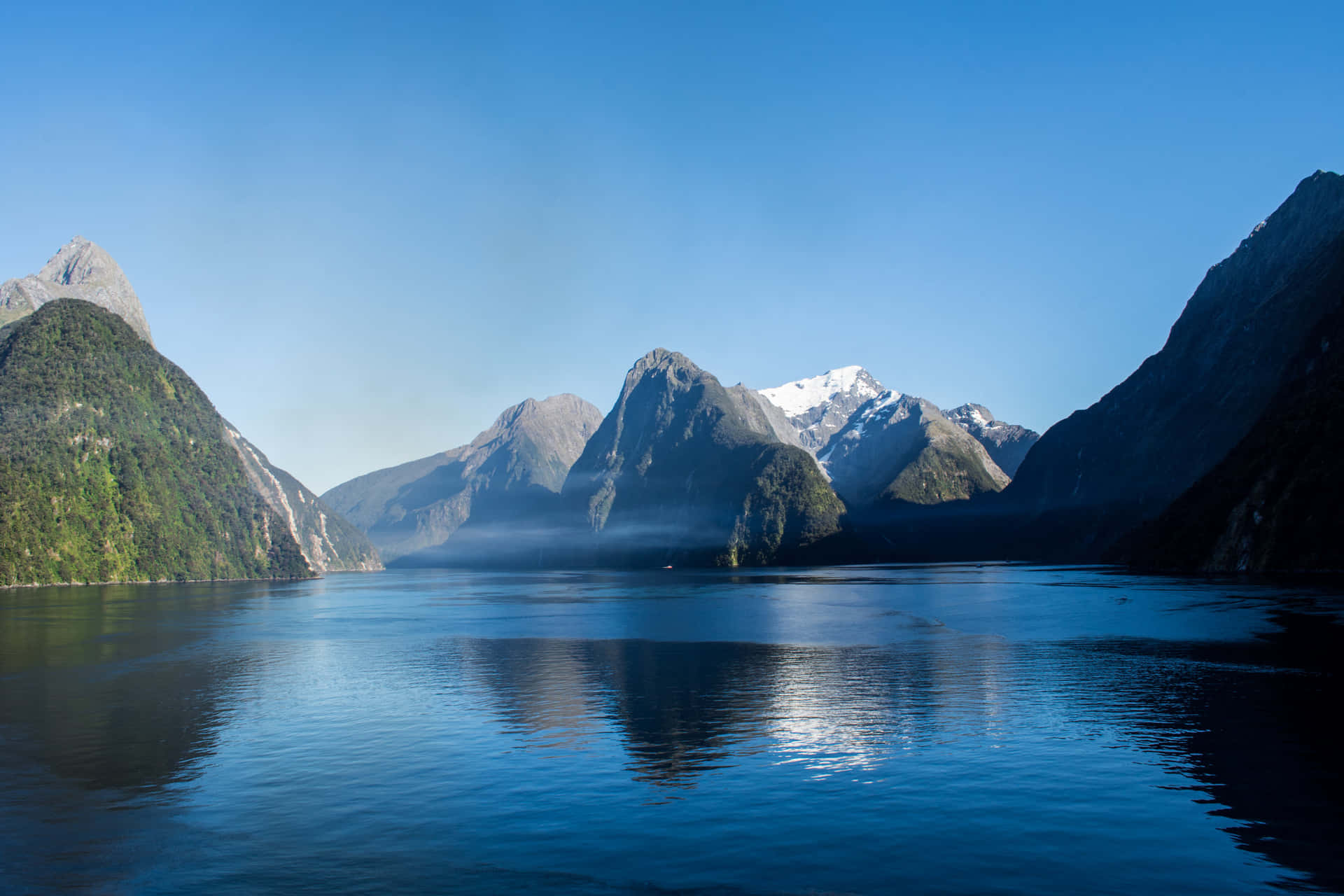 Milford Sound Fiordland Park Background