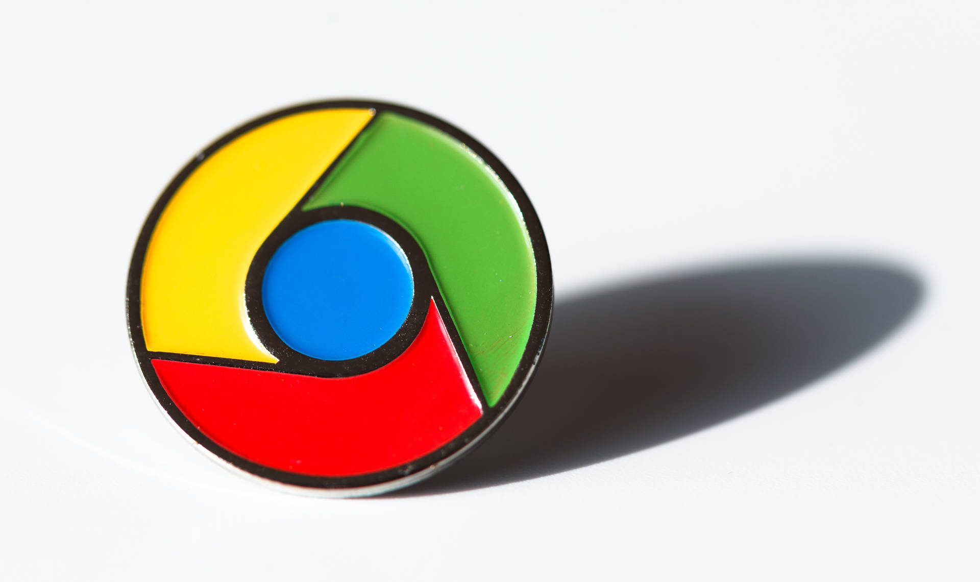 Minimalist Google Chrome Brooch