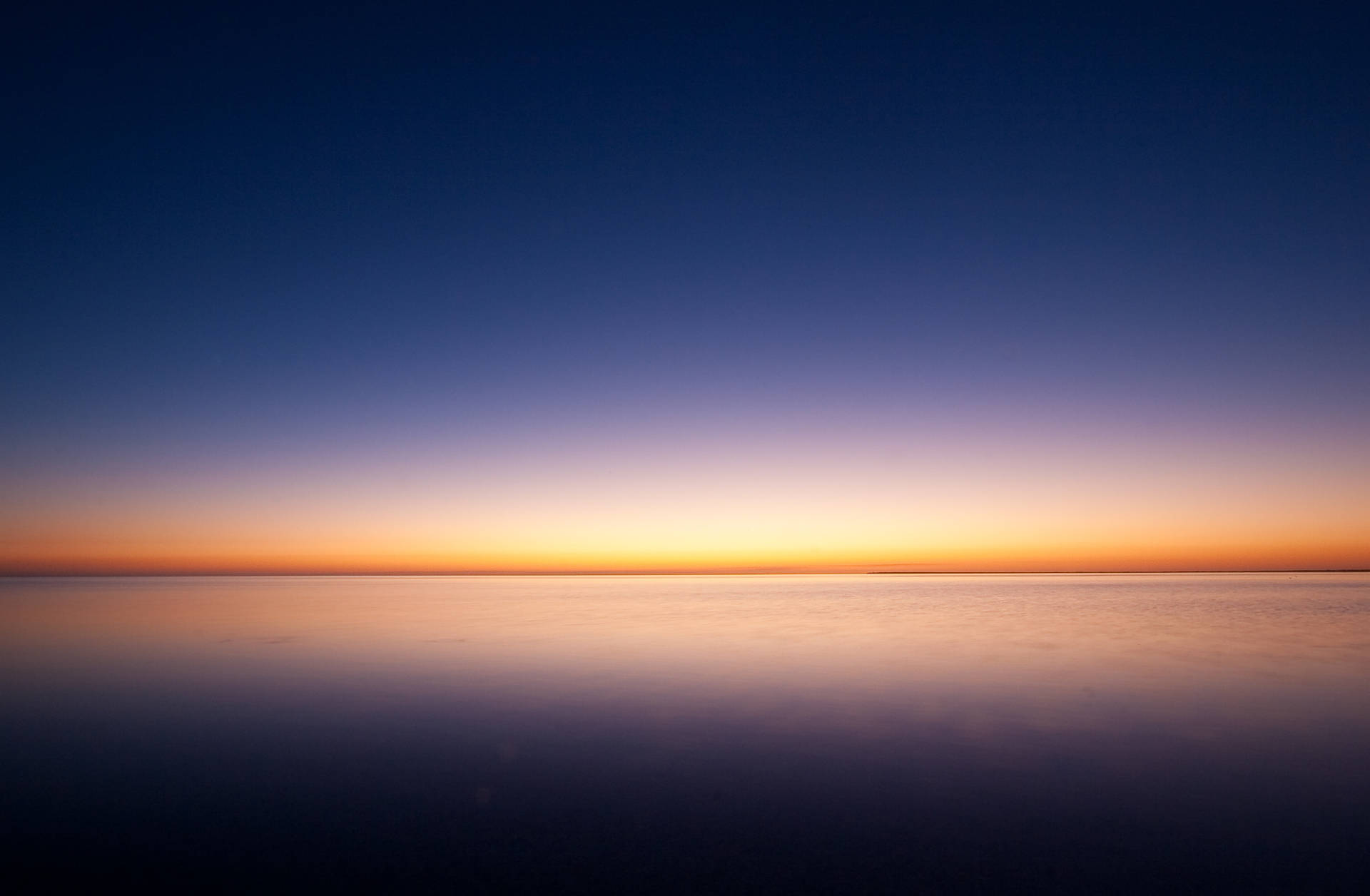 Minimalist Sunrise Horizon View Background