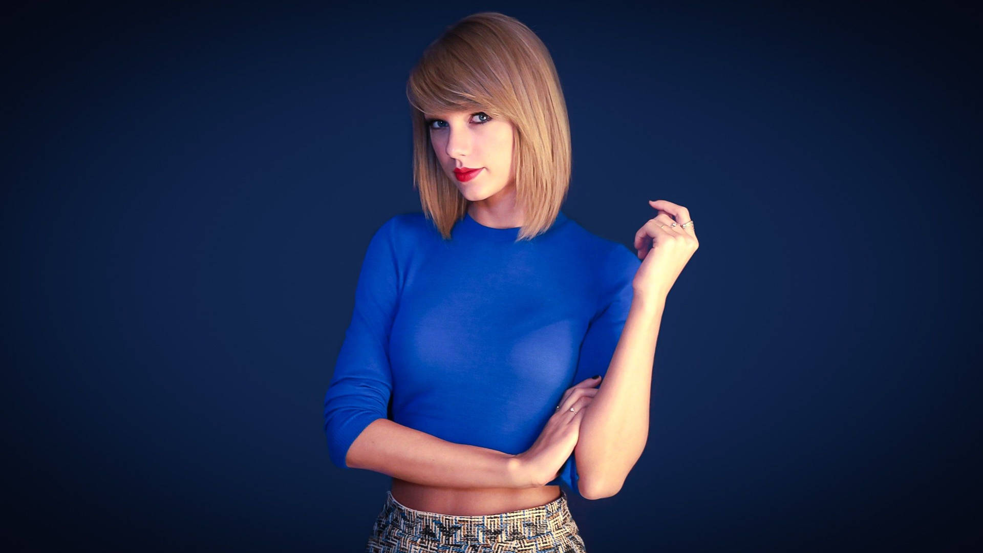 Minimalist Taylor Swift Blue Cover Photo Background