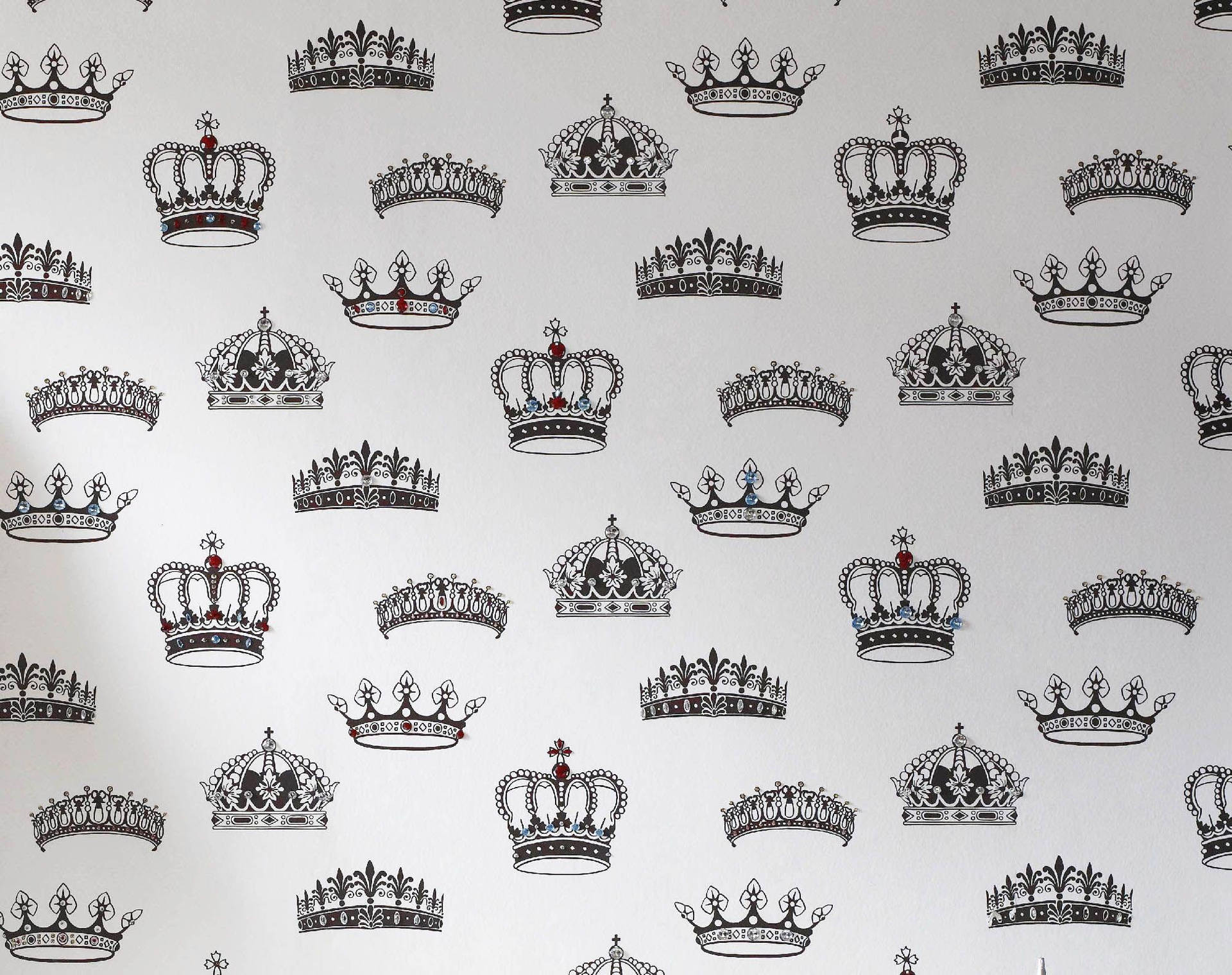 Minimalistic Royal Crown Pattern Background